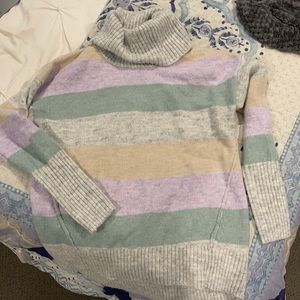 cozy GAP turtleneck striped sweater